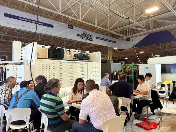 GWEIKE Laser team discussing laser cutting solutions with visitors at FABTECH Canada 2026